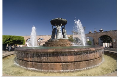 Fuente Las Tarasca, a famous fountain, Morelia, Michoacan, Mexico