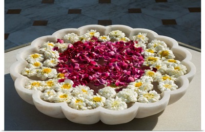 Marble bowl with floating flowers, Shiv Niwas Palace, Udaipur, Rajasthan state, India