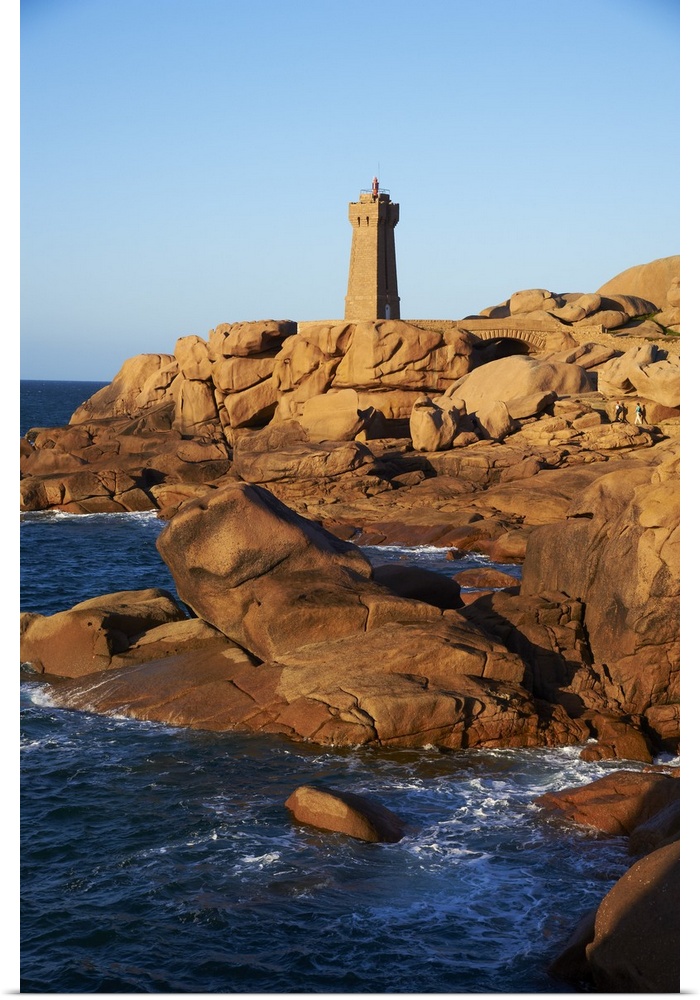 Pointe de Squewel and Mean Ruz Lighthouse, Men Ruz, Brittany, France