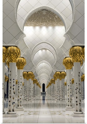 Prayer hall of Sheikh Zayed Bin Sultan Al Nahyan Mosque, Abu Dhabi, United Arab Emirates