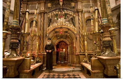 Priest at the tomb of Jesus Christ, Church of the Holy Sepulchre, Jerusalem, Israel