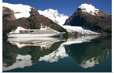 Reflections of the Seabourn Pride cruise ship, Magallanes, Chile