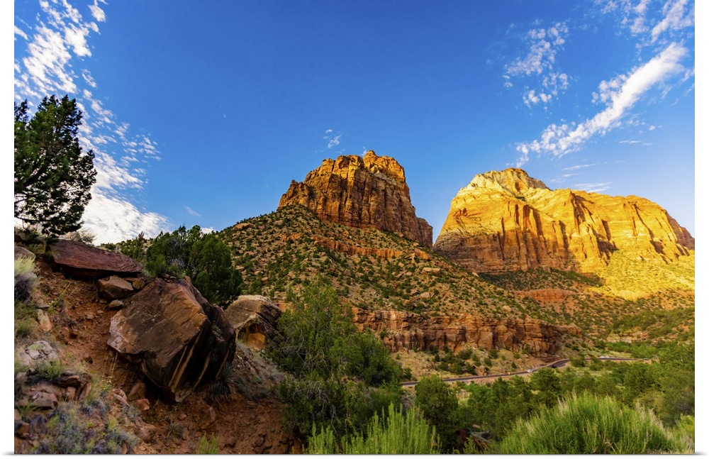 Scenery along the Canyon Overlook Trail, Zion National Park, Utah, United States of America, North America