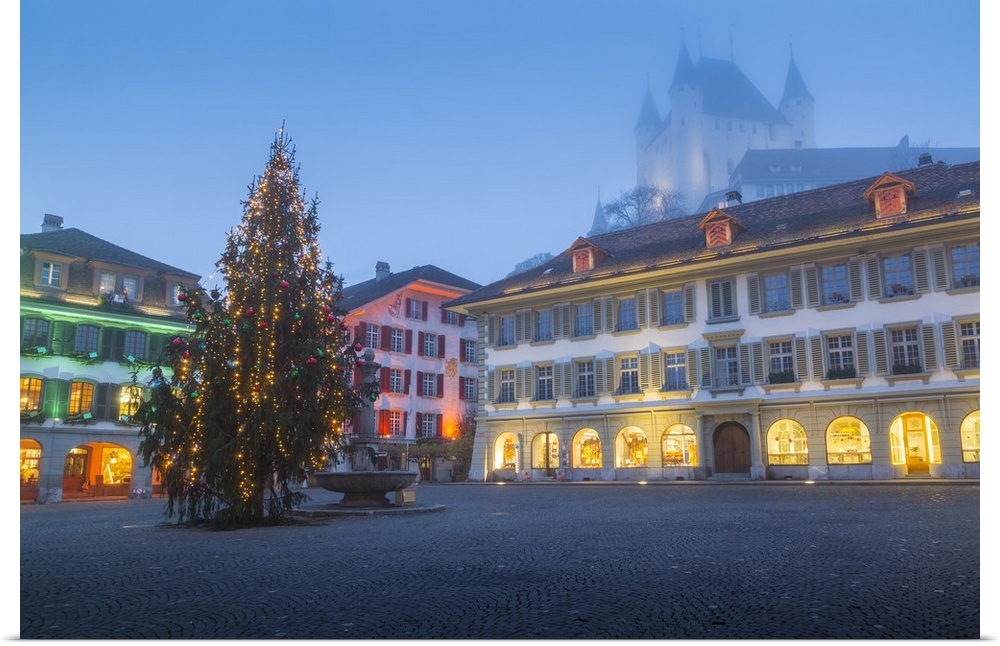 Schloss Thun and Rathausplatz, Thun, Jungfrau region, Bernese Oberland, Swiss Alps, Switzerland, Europe