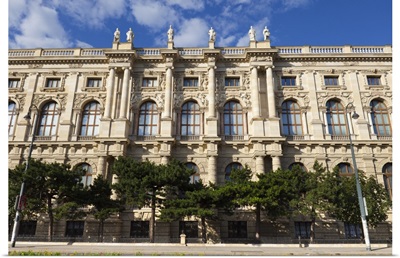 Side view of Natural History Museum, Vienna, Austria