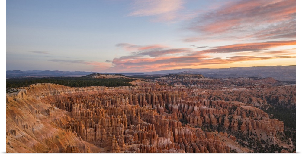 Panoramic view over the Silent City from the Rim Trail at Inspiration Point, dawn, Bryce Canyon National Park, Utah, Unite...