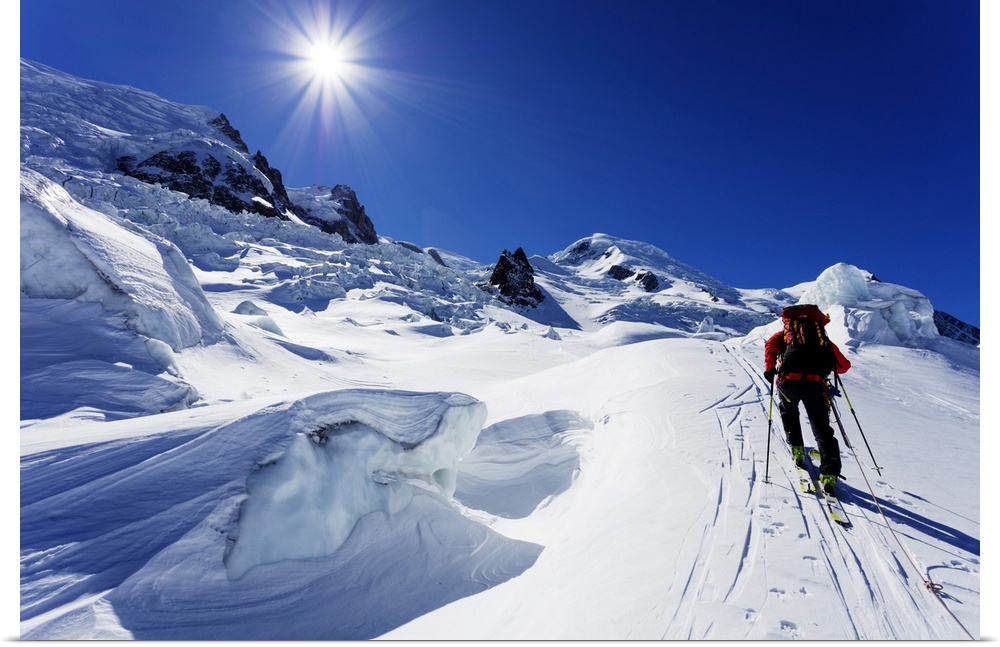 Ski tourer on Mont Blanc, Chamonix, Rhone Alpes, Haute Savoie, French Alps, France, Europe