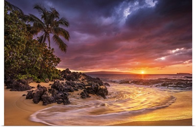 Sunset On The Ocean At Pa'ako Beach, Maui, Hawaii