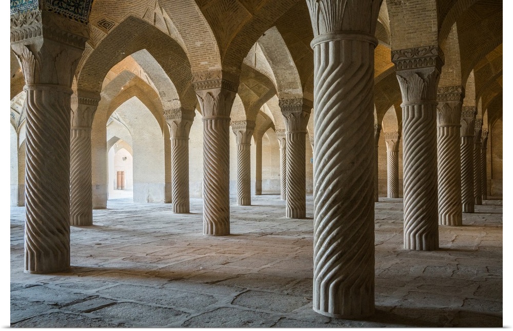 The 48 carved column prayer hall, Masjed-e Vakil (Regent's Mosque), Shiraz, Iran, Middle East