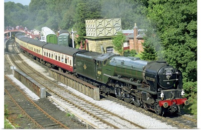 Train on North York Moors Railway, Goathland, North Yorkshire, England, UK