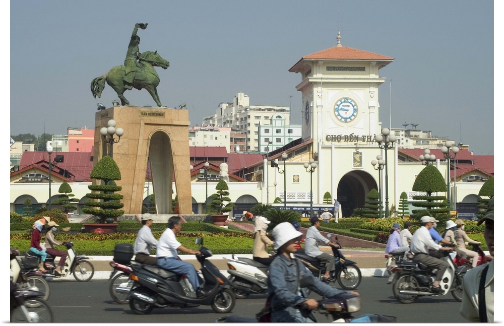 Tran Nguyen Han statue, Ben Thank public city market, Ho Chi Minh City, Vietnam