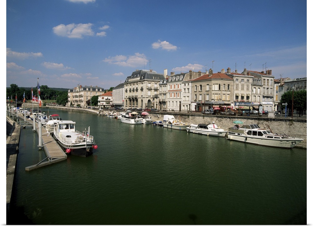 Verdun, River Meuse, Canal de L'Est, Meuse, Lorraine, France