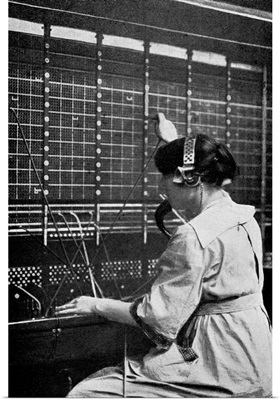 Telephone switchboard operator, 1914