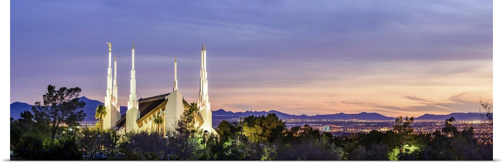 The Las Vegas Nevada Temple was dedicated in 1985 and 1989 by Gordon B. Hinckley. The statue of the angel Moroni on the te...