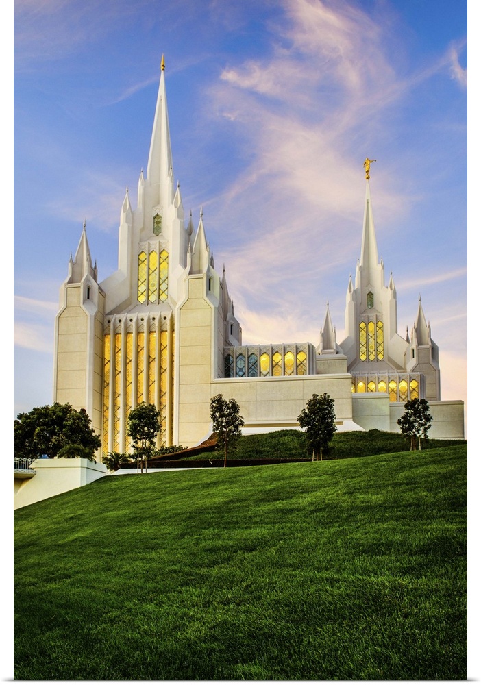 The San Diego California Temple is made up of 72,000 square feet with an exterior of plaster with marble chips. The stunni...