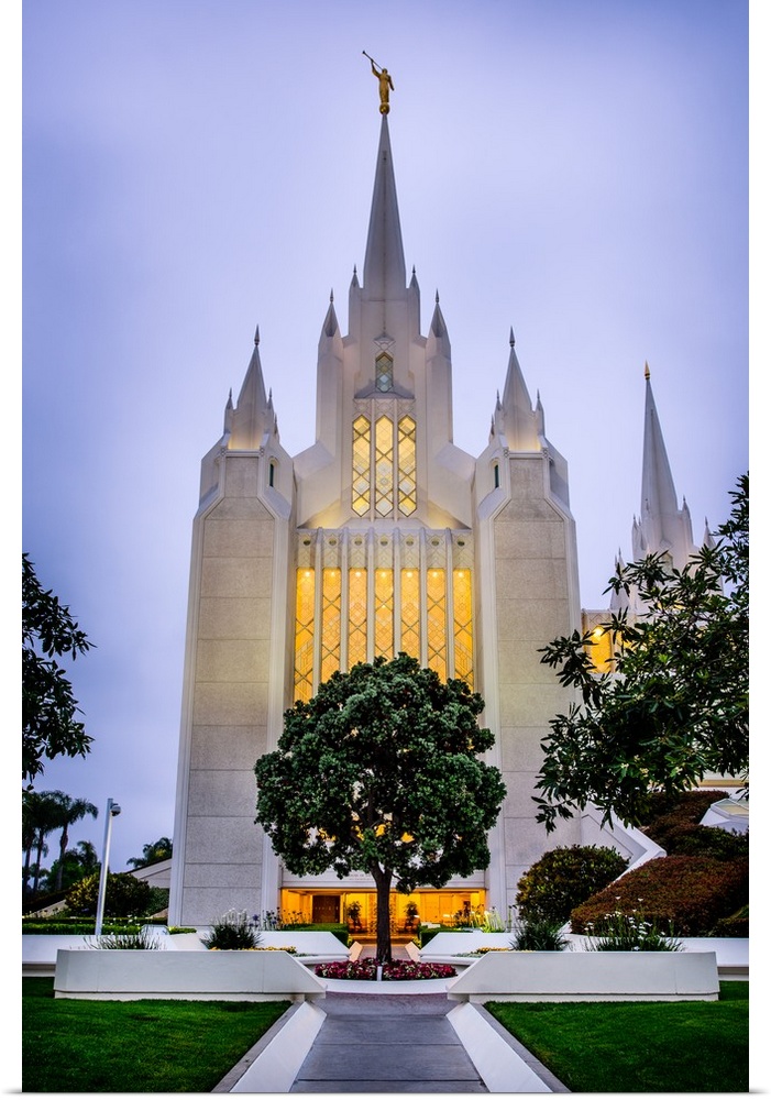 The San Diego California Temple is made up of 72,000 square feet with an exterior of plaster with marble chips. The stunni...