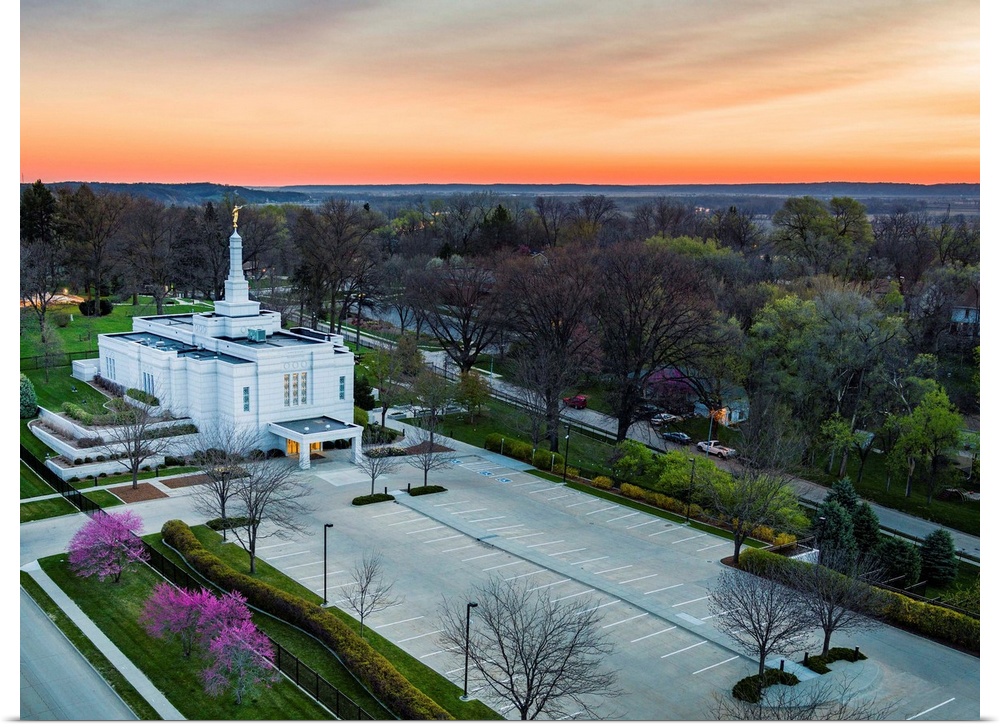 The Winter Quarters Nebraska Temple is located in Omaha, Nebraska. It was dedicated in November 1999 by Hugh W. Pinnock an...