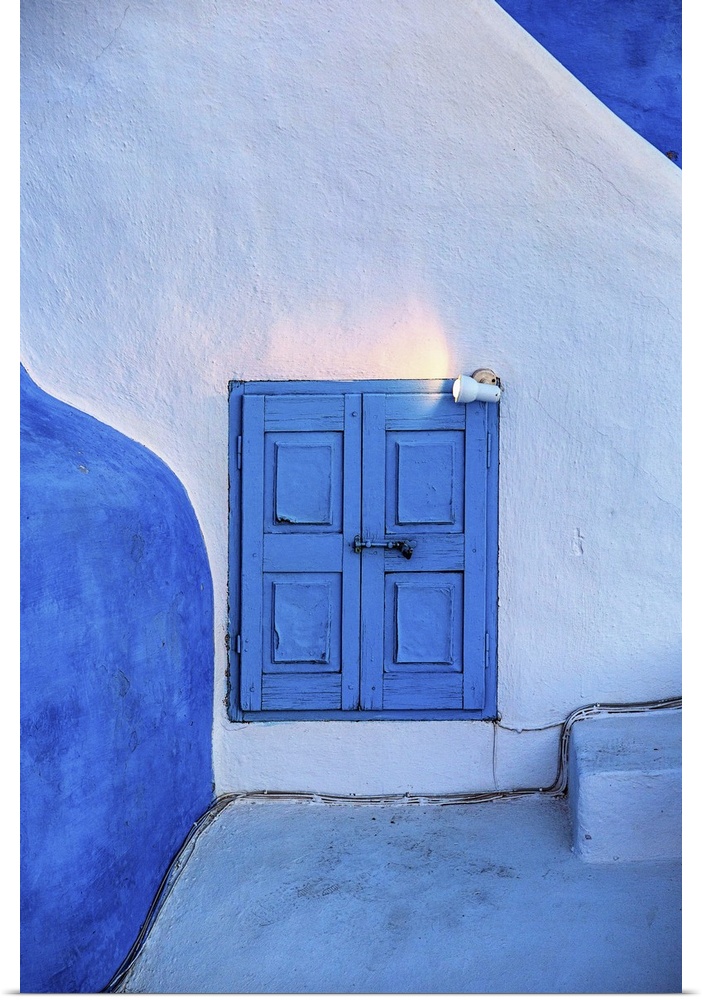 Blue doors and white walls of Oia, Santorini