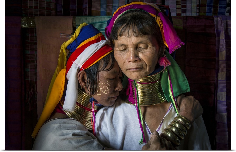 Padaung ring necked women in Inle Lake, Myanmar