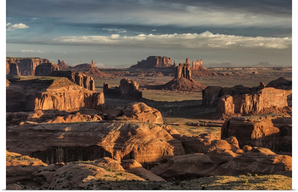 Picturesque Hunts Mesa rock formation in Monument Valley, Utah