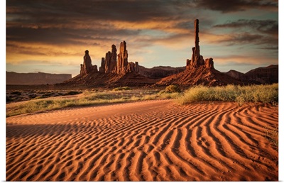Sunrise Over Totem Pole In Monument Valley