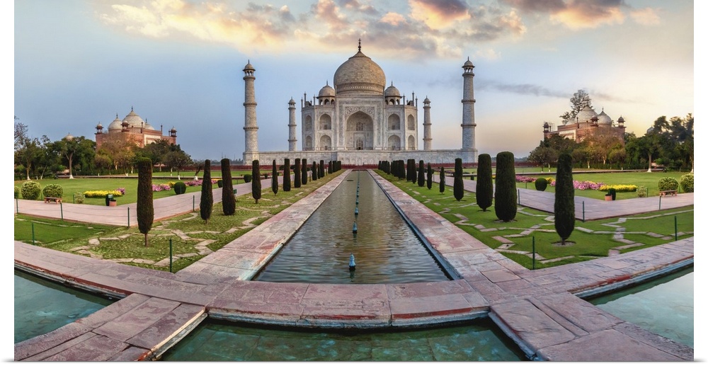 Taj Mahal panorama at sunrise in Agra, India
