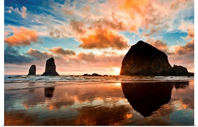 Haystack Rock at sunset, Cannon Beach, Oregon.
