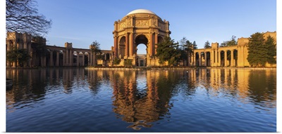 Palace Of Fine Arts In Early Morning Light In San Francisco, California