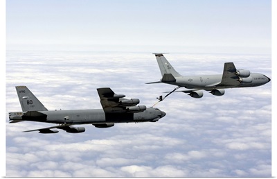 A B-52H Stratofortress refuels with a KC-135R Stratotanker