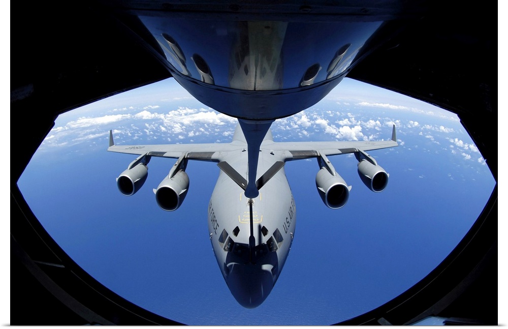 A C17 Globemaster III receives fuel from a KC135 Stratotanker