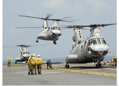 A CH 46E Sea Knight takes off from the flight deck of USS Essex