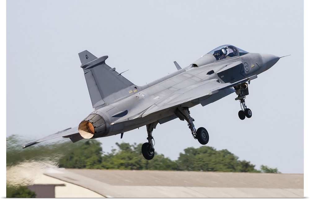 A JAS-39 Gripen of the Swedish Air Force taking off.