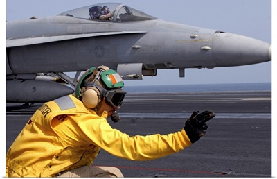 A shooter launches an F/A-18E Super Hornet from USS Ronald Reagan
