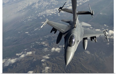 A U.S. Air Force F-16C Fighting Falcon conducts aerial refueling
