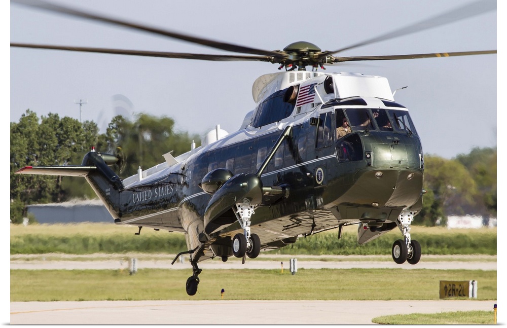 A U.S. Marine Corps VH-3D transport helicopter lands at DuPage County Airport, Illinois.
