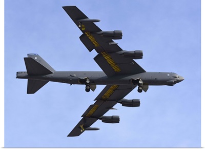 A US Air Force B-52G Stratofortress prepares for landing
