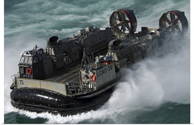 A US Navy Landing Craft Air Cushion heading to the Kuwait Naval Base