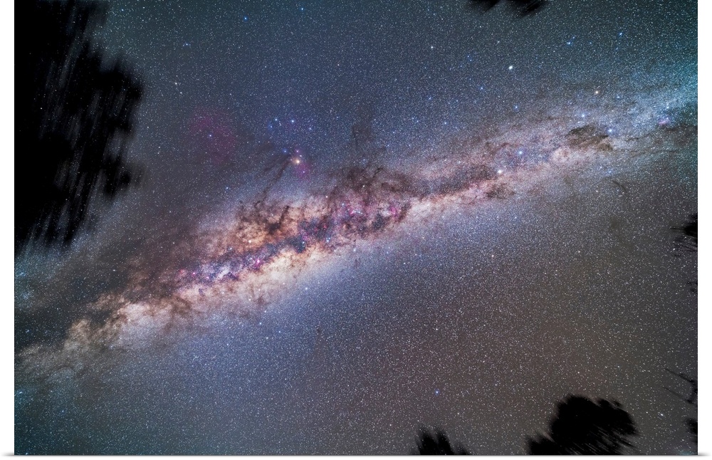 A view looking up to the zenith at the centre of the Milky Way galaxy.