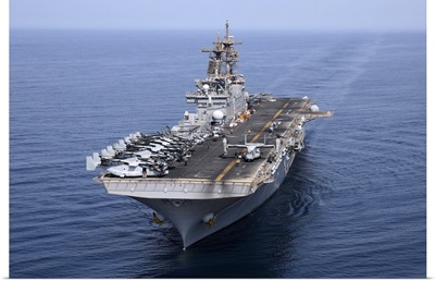 Amphibious assault ship USS Kearsarge conducts operations at sea