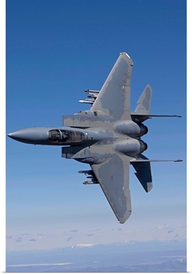 An F-15 Eagle conducts air-to-air training over Oregon