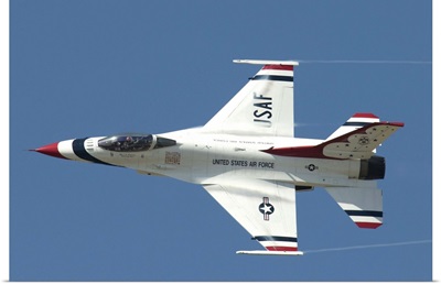 An F-16 of the U.S. Air Force Air Demonstration Squadron Thunderbirds