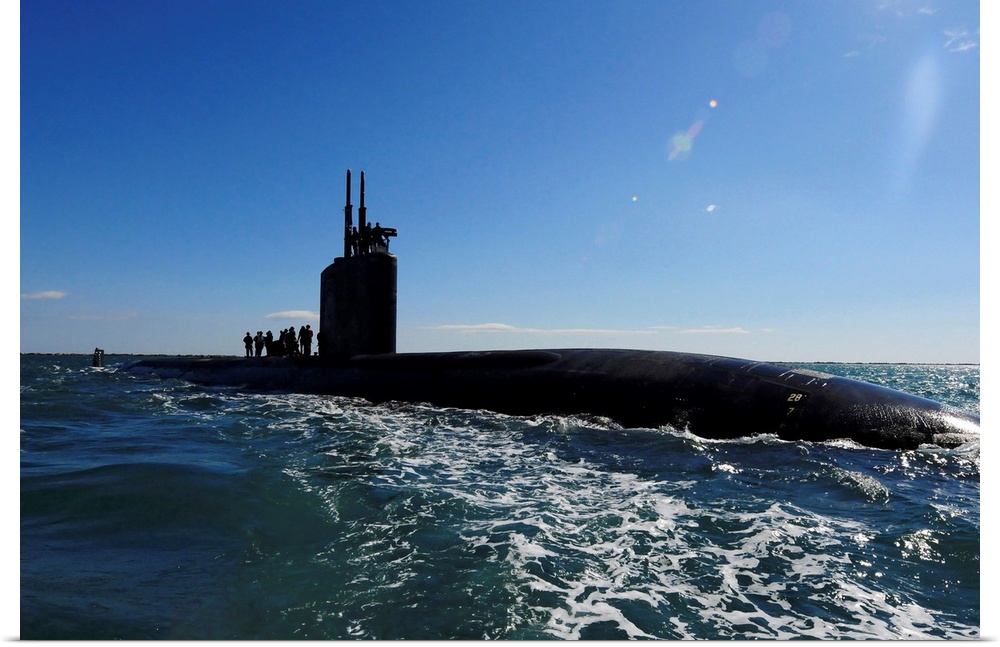 March 6, 2011 - The Los Angeles-class attack submarine USS Scranton (SSN-756) pulls into Augusta Bay, Sicily, to receive s...