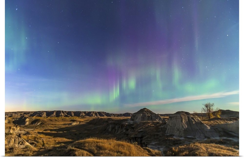 September 30, 2012 - Aurora borealis over the badlands of Dinosaur Provincial Park, Alberta, Canada. The landscape is illu...
