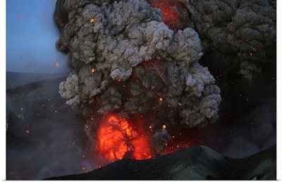 Eyjafjallajkull eruption Summit crater Iceland