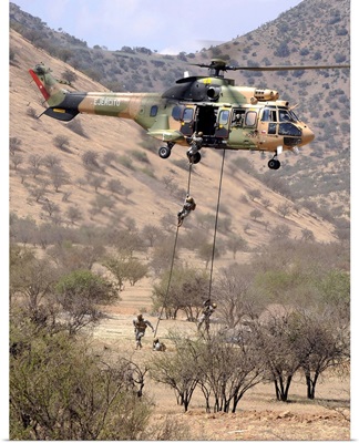 hilean Special Forces perform an Air Assault demonstration