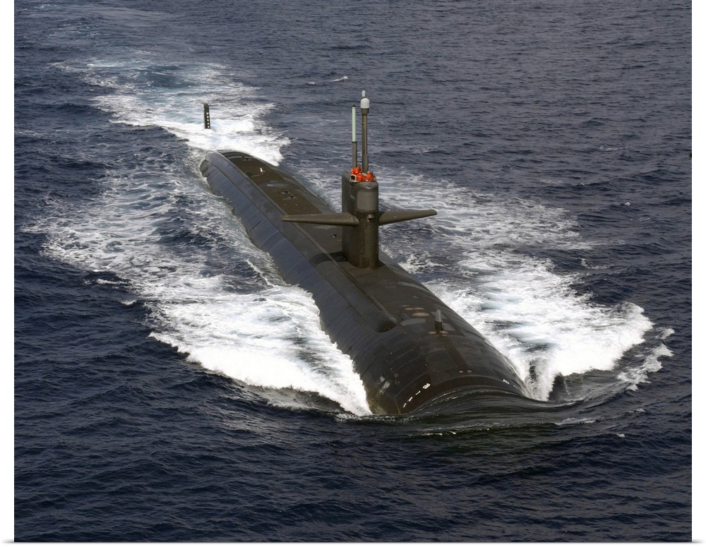 Pacific Ocean, March 14, 2005 - The Los Angeles-class attack submarine USS Louisville (SSN-724) underway off the coast of ...