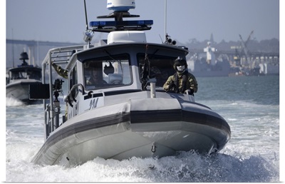 Sailors Conduct Training In Small Boat Defensive Tactics In San Diego Bay