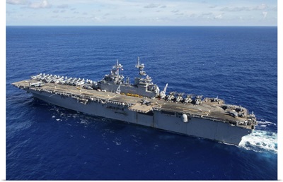The amphibious assault ship USS Boxer transits the Pacific Ocean