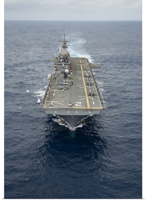 The amphibious assault ship USS Essex transits the Pacific Ocean