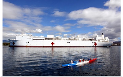 The Honolulu Pearl Canoe Club Escorts Military Sealift Command Hospital Ship USNS Mercy